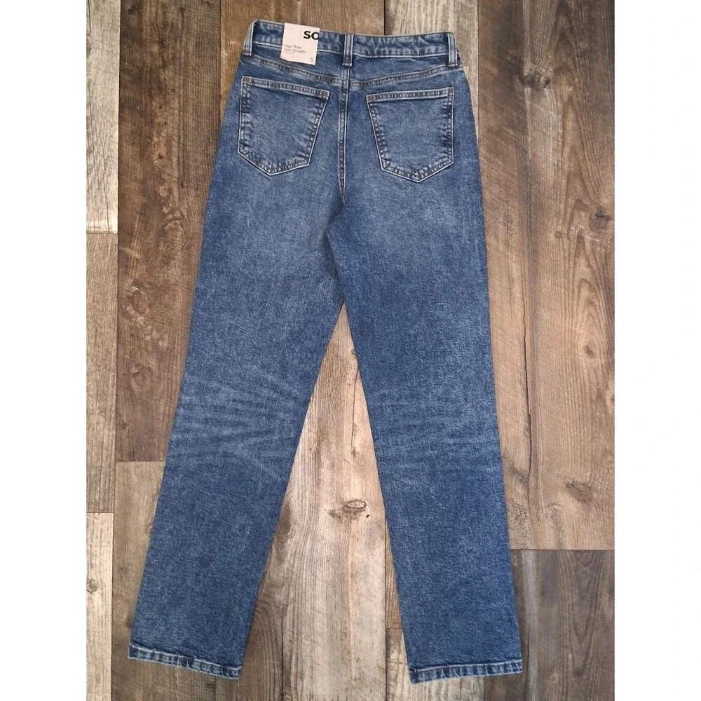 NWT! Juniors SO High Rise Button Fly Slim Straight Jeans, Medium Wash, 5/27W